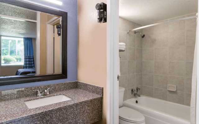 Super 8 by Wyndham Hardeeville/Savannah North
