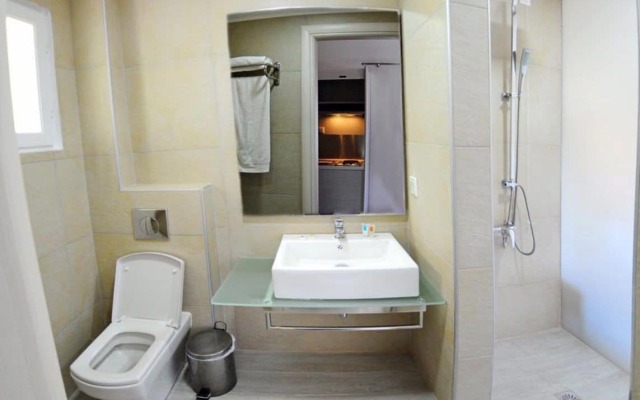 Vliho Bay Suites & Apartments