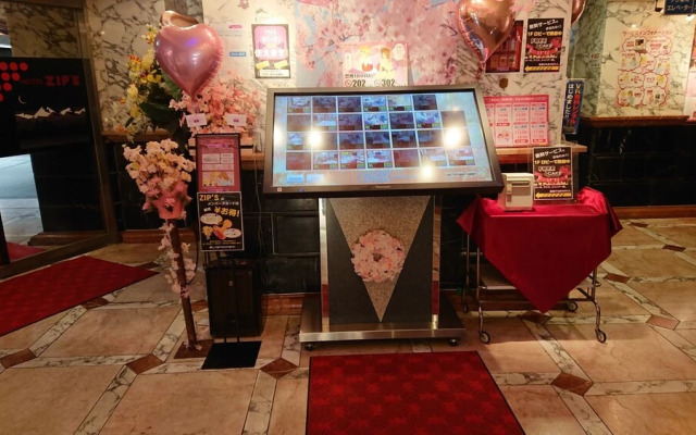 Hotel Zips - Adults Only