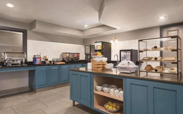 Country Inn & Suites by Radisson, Cottage Grove, MN