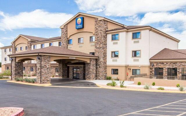 Comfort Inn & Suites Page at Lake Powell