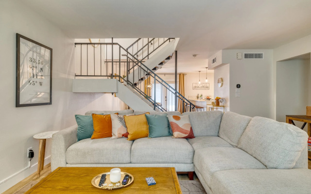 Old Town Treasure by Avantstay Central Location