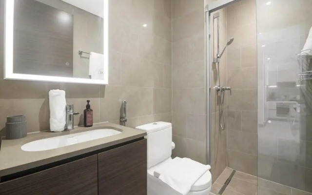 Modern 2BR Retreat Creek Vistas Scenic Views