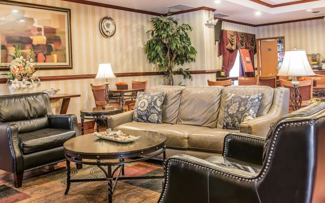 COMFORT INN &amp; SUITES ANN ARBOR