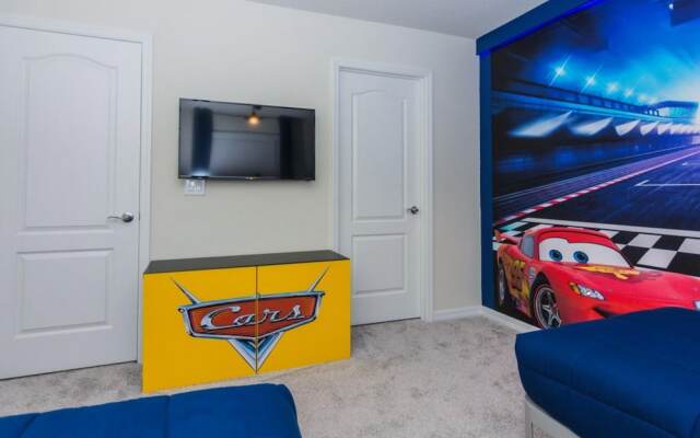 Beautiful Themed Vacation Home With Pool St5509