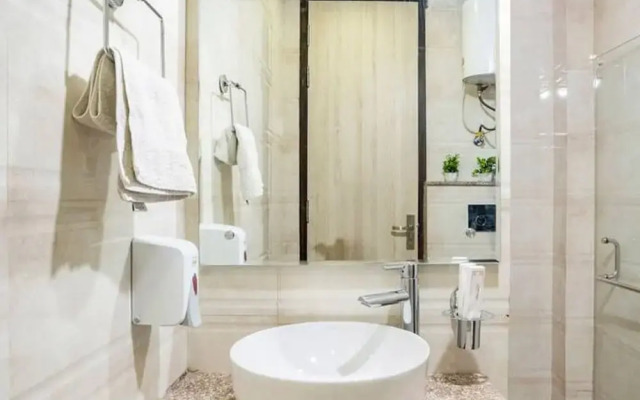 Medical Friendly 2 BR Near Fortis Parfait Street
