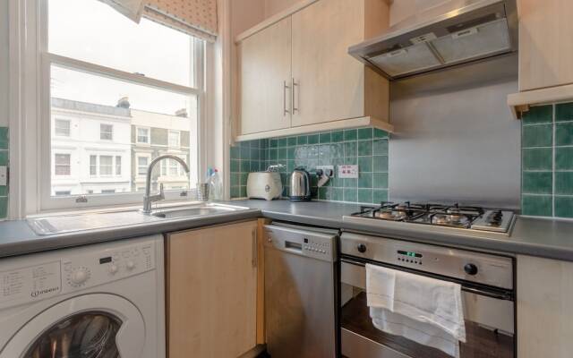 2 Bedroom Apartment Near Kensington Olympia Station