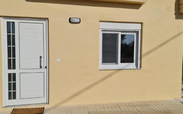Chrisele House, 100m from Kalamaki Beach, Chania