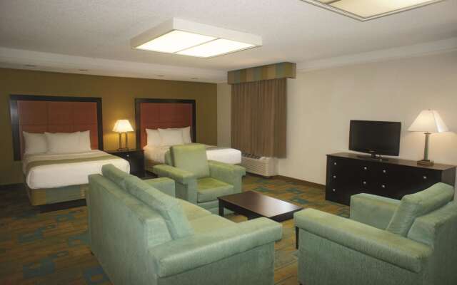 La Quinta Inn & Suites by Wyndham St. Pete-Clearwater Airpt