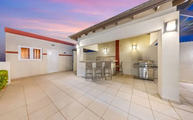 Sleeps 11 6 Bedrooms Privatepool Outdoor Dining