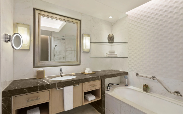 Shangri-La Residences at the Fort, Manila