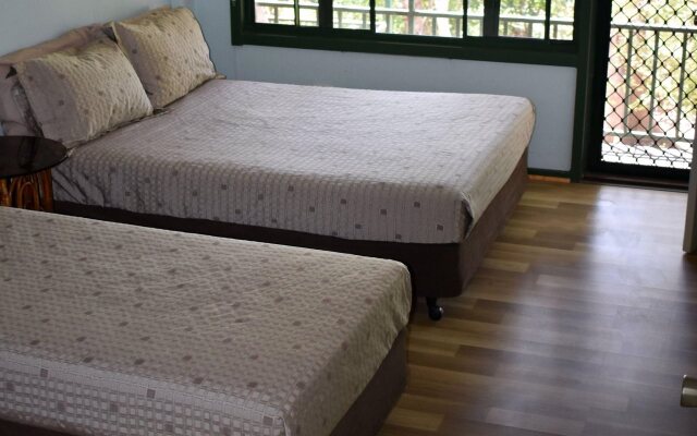 Parry Creek Farm Tourist Resort & Caravan Park