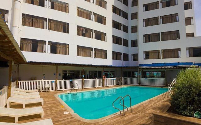 Hotel On Vacation Blue Tone