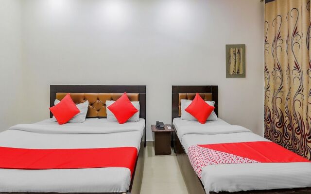 OYO 23599 Hotel Superstar