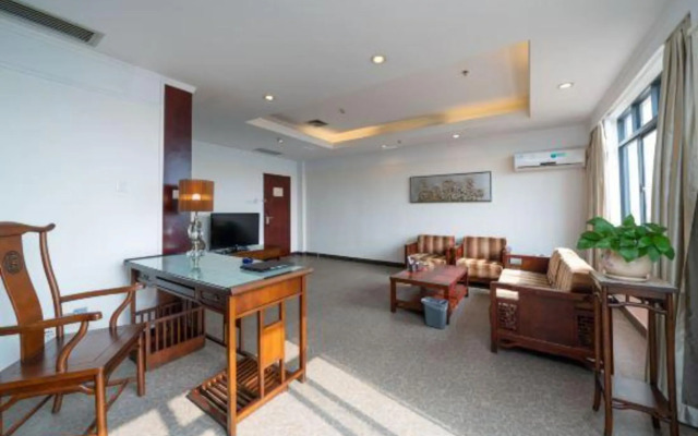 Beihai Seaview Caiyun Hotel (Qiaogang Beach Qiaogang Fengqing Street)