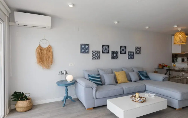 Sea View Apartment 2 Min Walk From the Beach