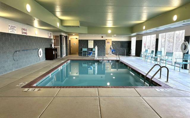 Holiday Inn Express Watertown