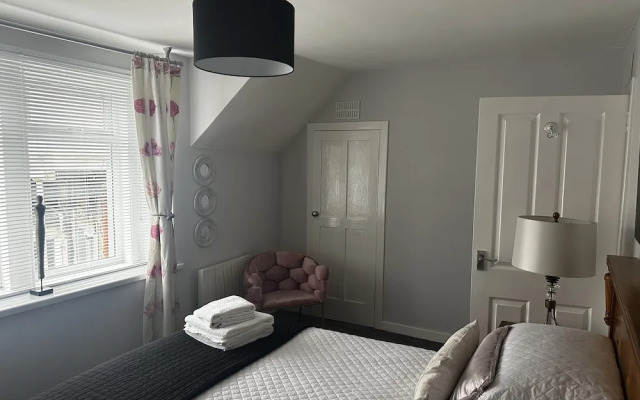 The Sandgate New Immaculate 1-bed Apartment in Ayr