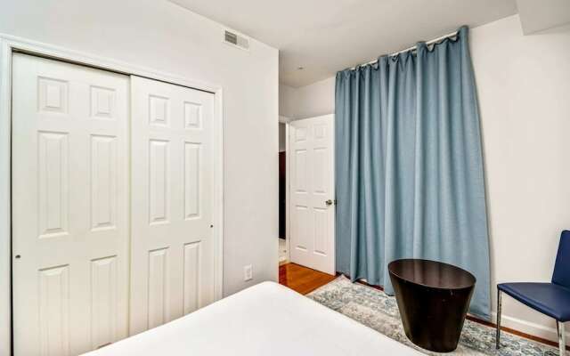 The City Getaway, 2BD Apt Next to Convention Center