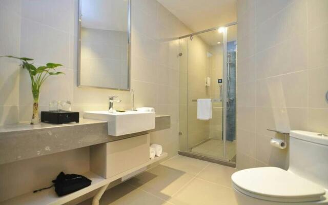 Home Inn Plus (Kunming Tongde Square Wanhong Road)