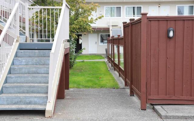 Super 8 by Wyndham Courtenay