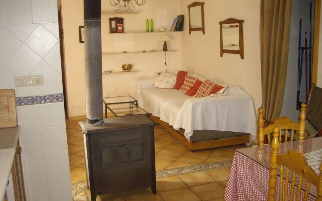 La Casita con jardín frente a la cascada