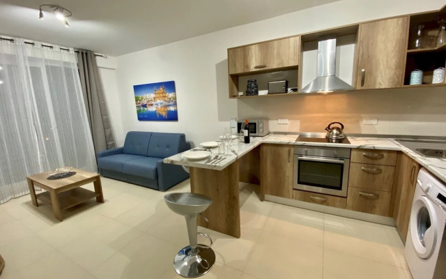 Centric and Modern Penthouse Close to Amenities