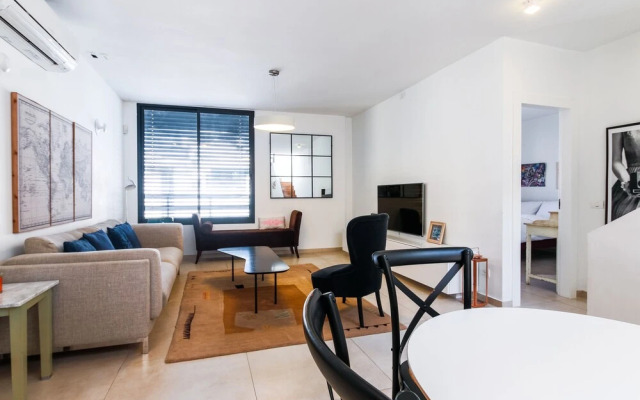 Penthouse on Frishman Duplex Parking