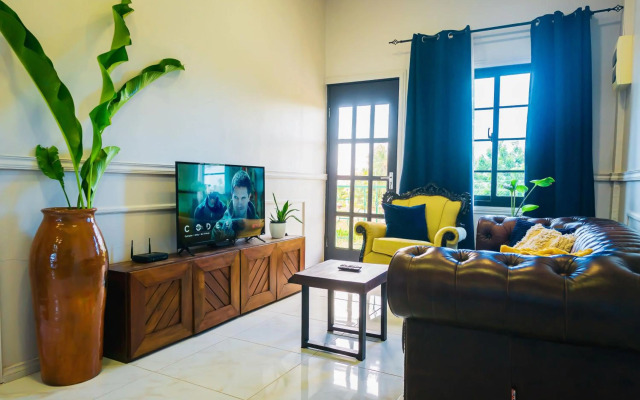 Cozy and quirky Wolf Apartment