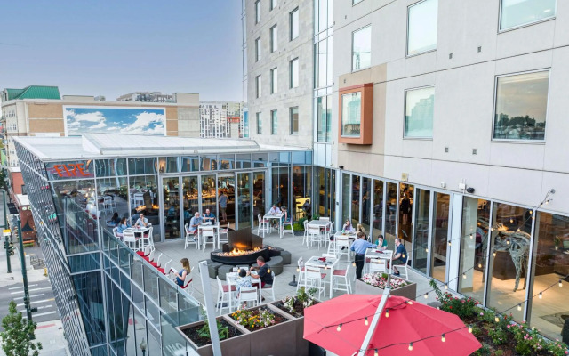 The Art Hotel Denver, Curio Collection by Hilton