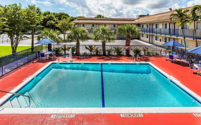 Motel 6 Riviera Beach, FL