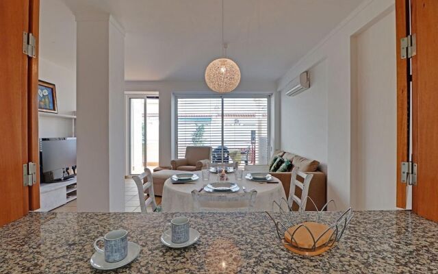Monte Gordo Downtown by Homing