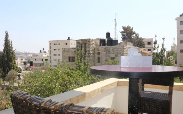 Hommus Hostel (New)