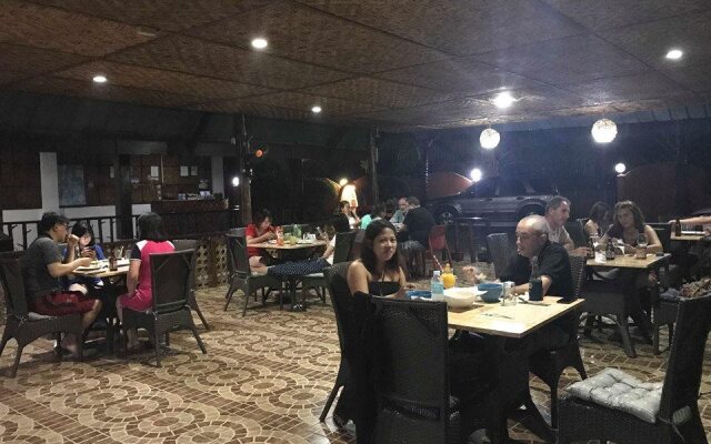 The Barefoot Alona Resort
