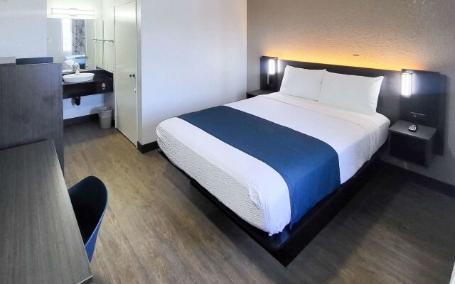 Motel 6 Anaheim, CA - Fullerton East