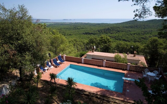 Captivating Holiday Home in Pals with Swimming Pool