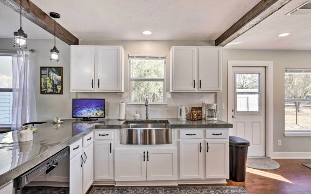 Ocala Equestrian Escape w/ Private Pasture!