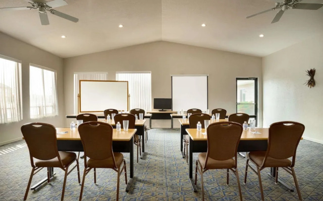 Oak Tree Inn Gillette