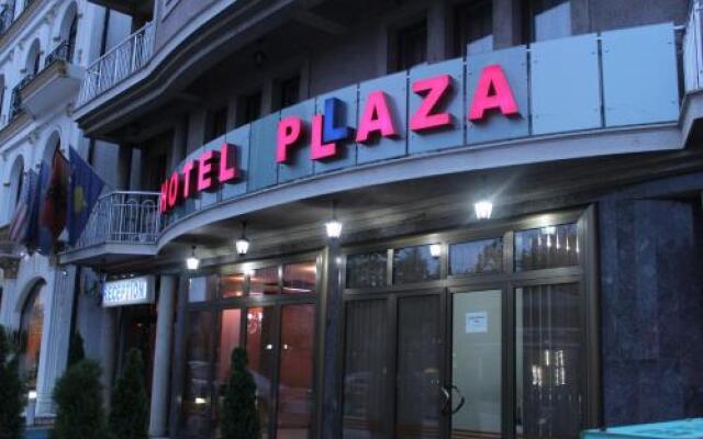 Hotel Pllaza