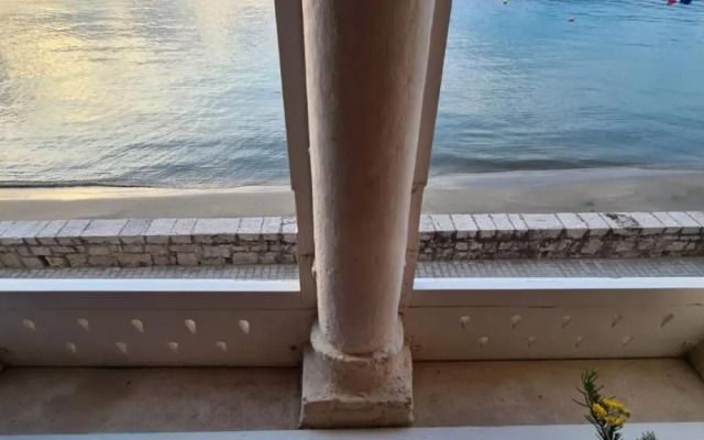 Beach front AmF Holiday Home