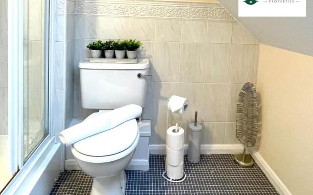 3 Bedroom 2 Bath House By Passionfruitproperties Close To Coventry City Centre - Free Wi-Fi, Driveway And Garden - 8RWC