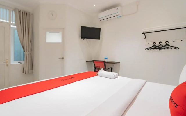 RedDoorz Plus @ Pakuan Residence Tajur