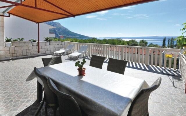 Beautiful Apartment in Omis With 3 Bedrooms