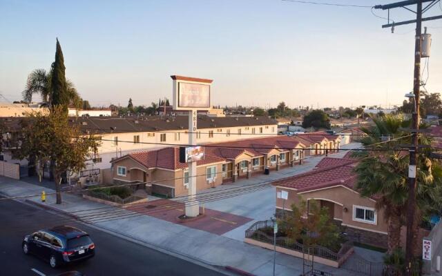 Diamond Bell Inn & Suites