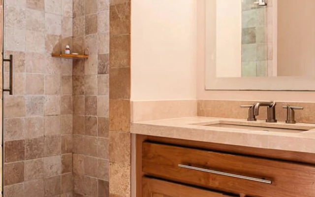 3 Bedrooms  Playa Blanca #1 Condo by RedAwning