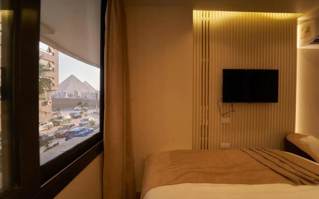 Gold's Pyramids Hotel