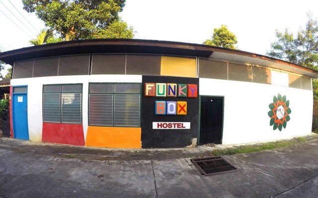 The Hub Pub And Funky Box Hostel