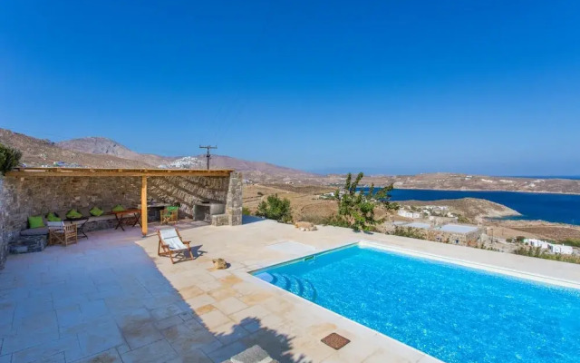 Spacious 6 Bdrm Stone Villa With Pool