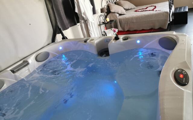 Au Plaisir Des Sens - Jacuzzi