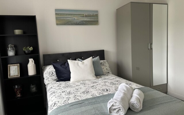 Stunning 4-bed House in Birmingham